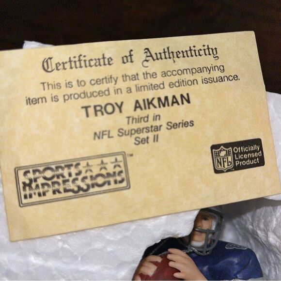 SPORTS IMPRESSIONS NFL DALLAS COWBOYS TROY AIKMAN PORCELAIN FOOTBALL FIGURE 1993 - Picture 3 of 8